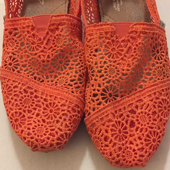Coral Lace Eyelet TOMS with dust bag comfy sexy - Picture 3 of 8